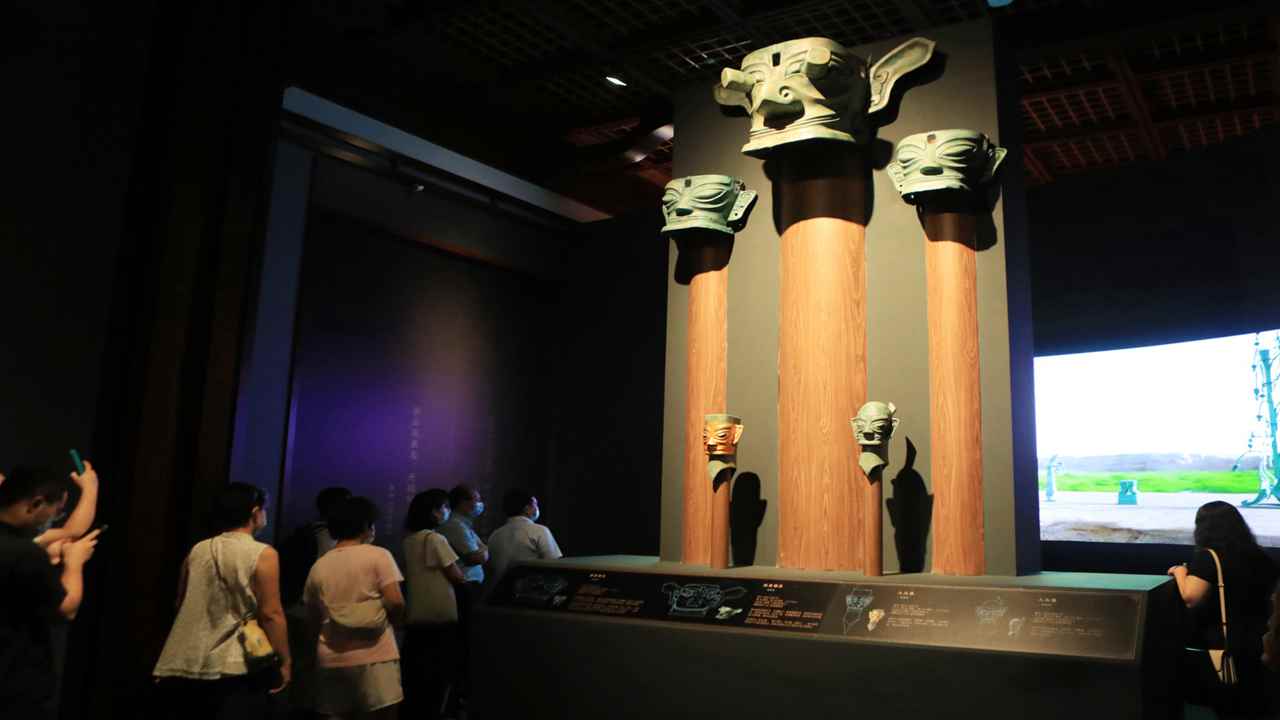 Sanxingdui relics dazzle the city