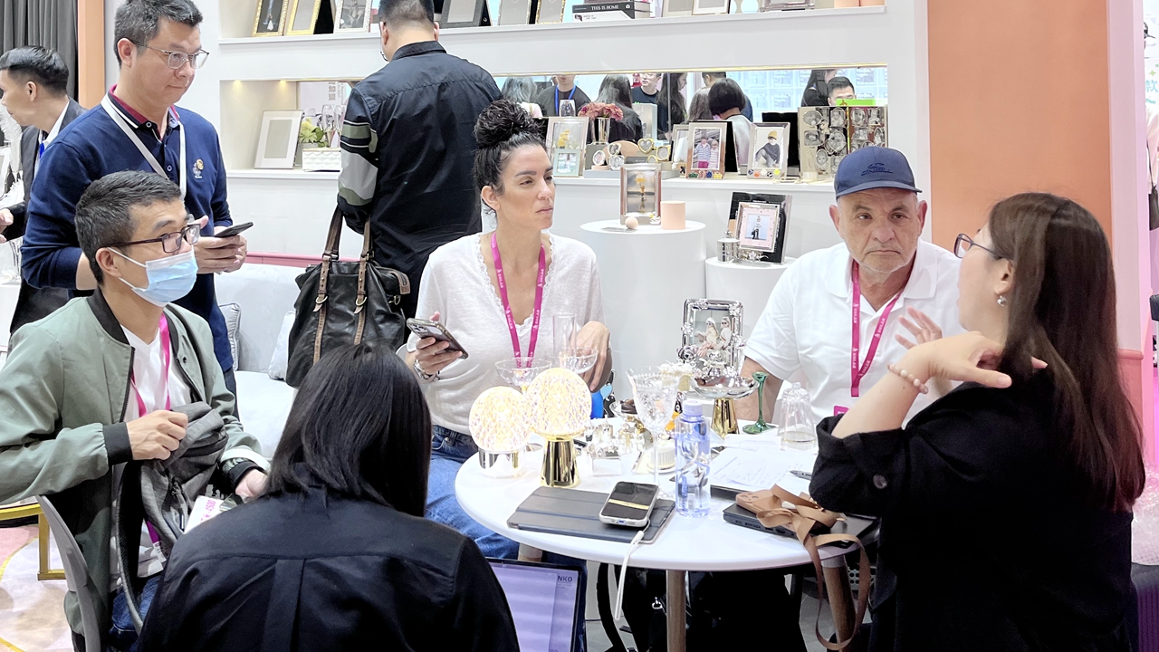 Gifts fair attracts overseas buyers