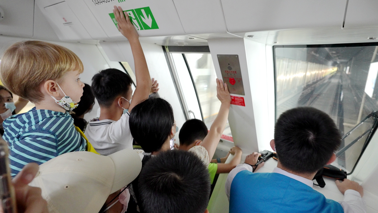 New Metro Line 14 a hit among residents_EYESHENZHEN
