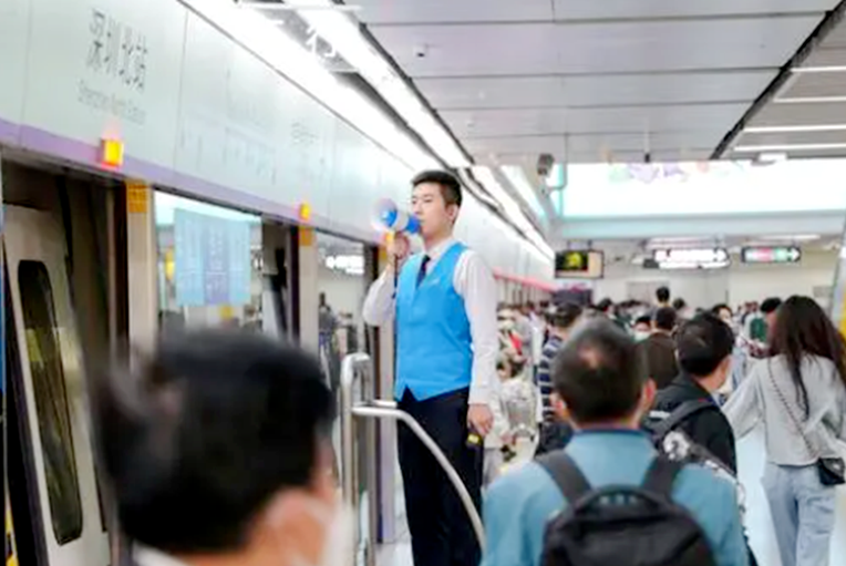 Metro daily ridership hits new high of 9.33M_EYESHENZHEN