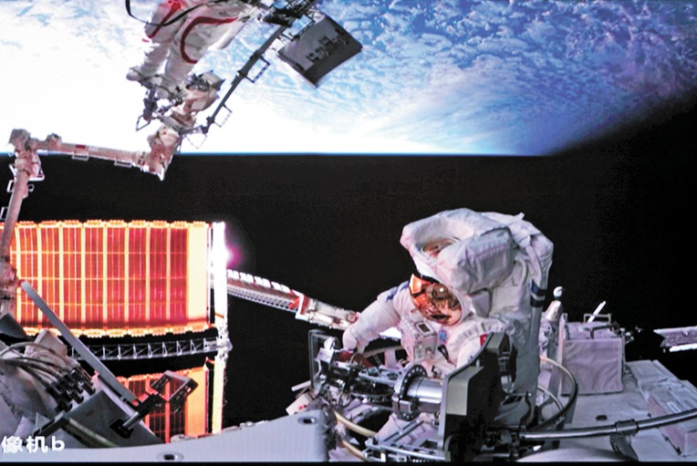 Space devices help taikonauts maintain health in zero gravity_EYESHENZHEN