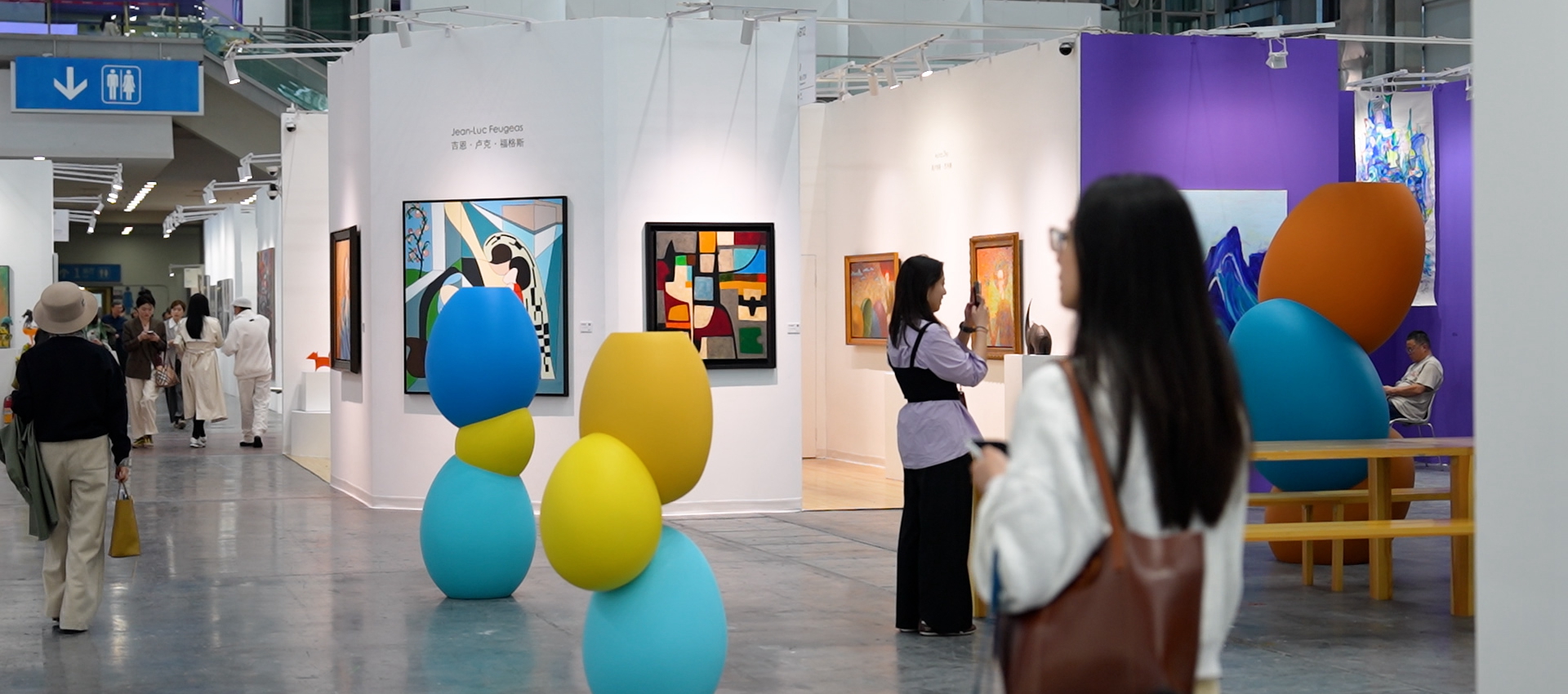 Expo showcases global contemporary art