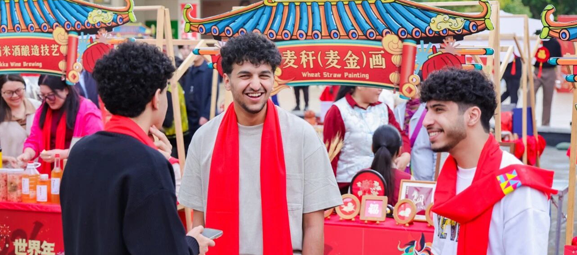 Longhua fetes APEC 'China Year' and Spring Festival