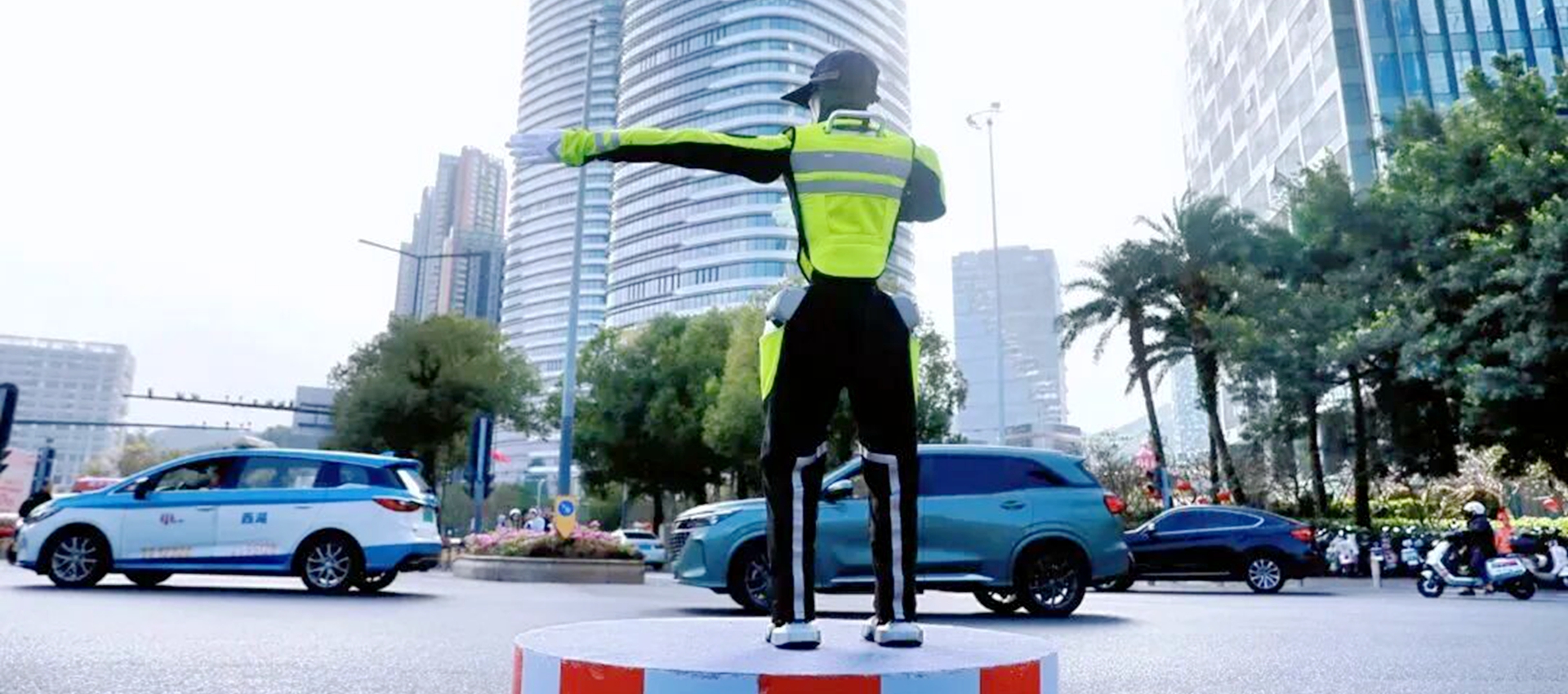 Humanoid robot now running traffic duty in Longgang